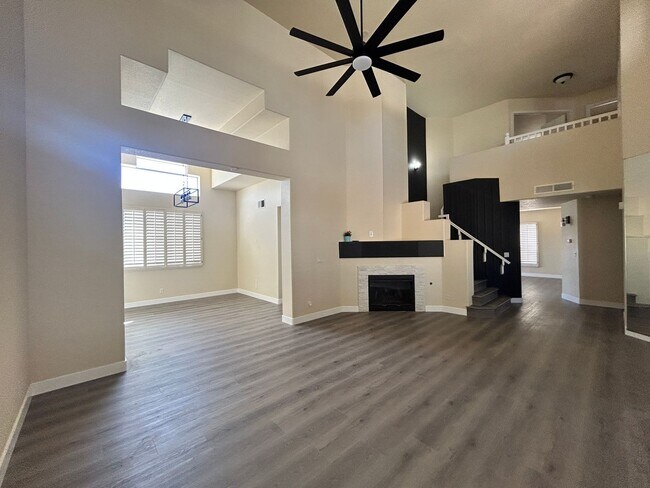 Building Photo - GORGEOUS 2 STORY SPACIOUS 4 BEDROOM HOUSE ...