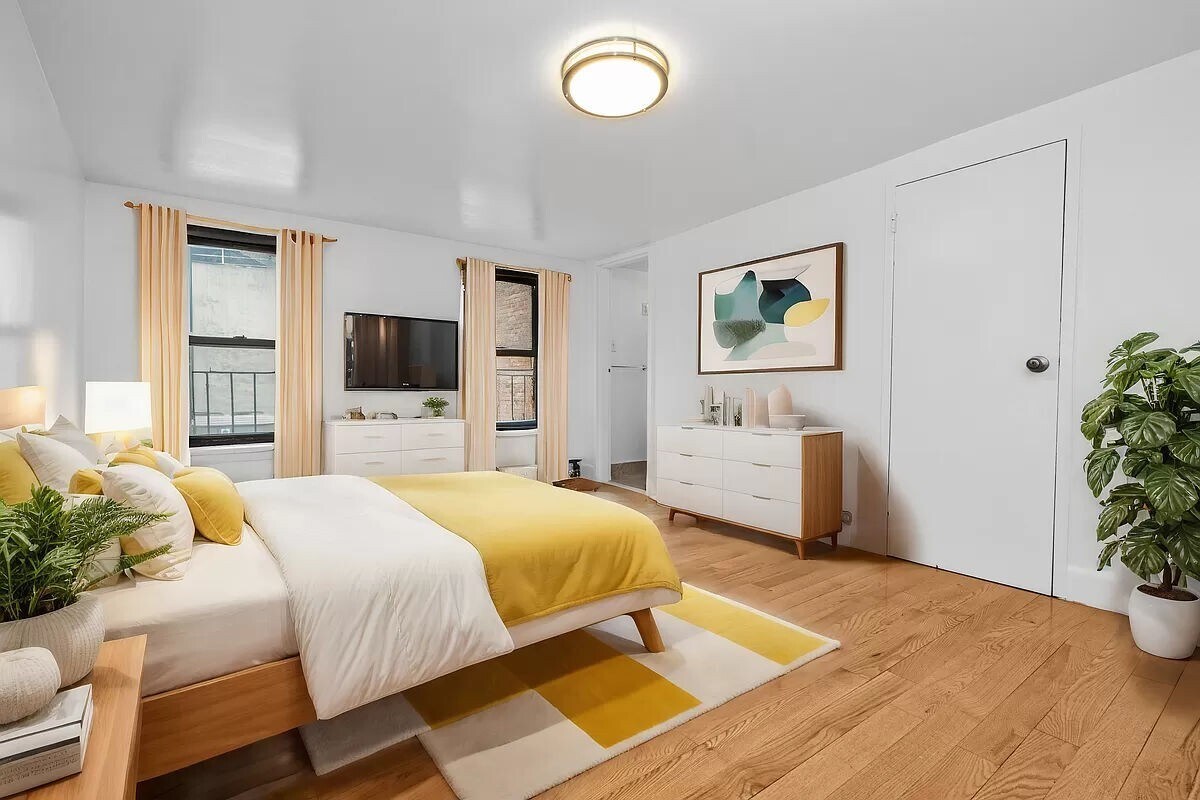 Building Photo - 211 Seventh Avenue
