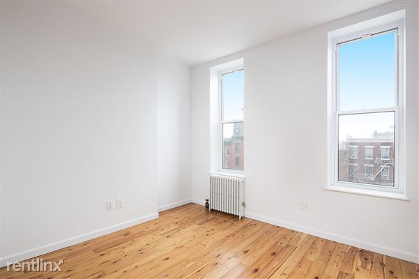 Building Photo - 107 3rd Pl