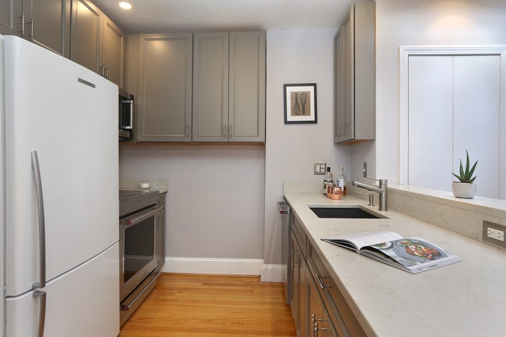 Primary Photo - 66 Appleton St
