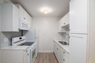 Building Photo - 3600 Hillsboro Pike