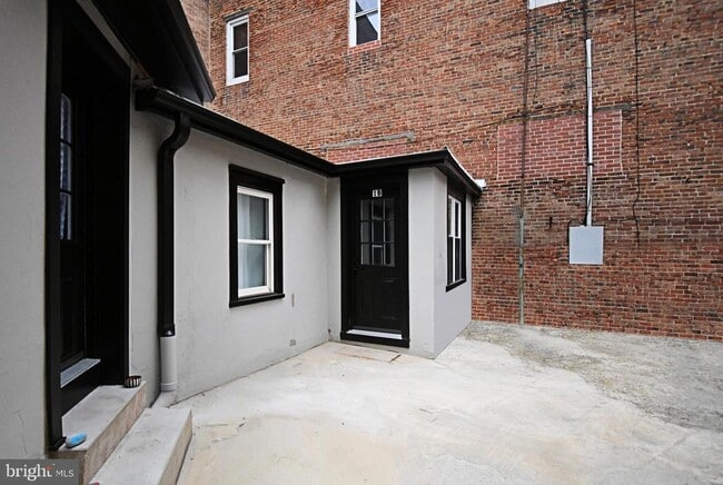 Building Photo - 20 S Hanover St
