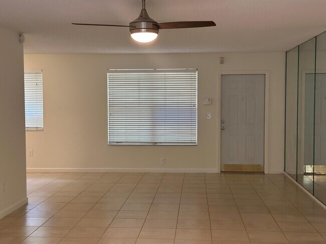 Foto del edificio - 296 Sandpiper Ave