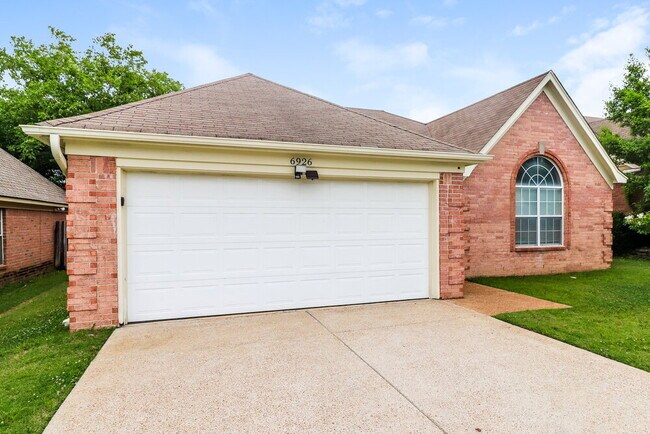 Foto del edificio - 6926 Country Walk Dr