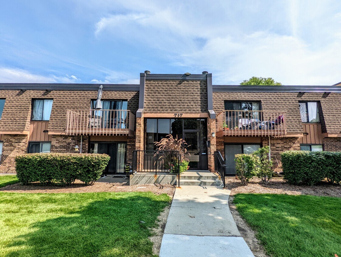 717 Tipperary Ct Unit 2 C, Schaumburg, IL 60193 Condo for Rent in