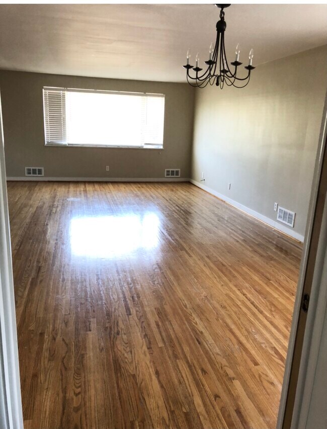 Living room - 71 Rand Ave