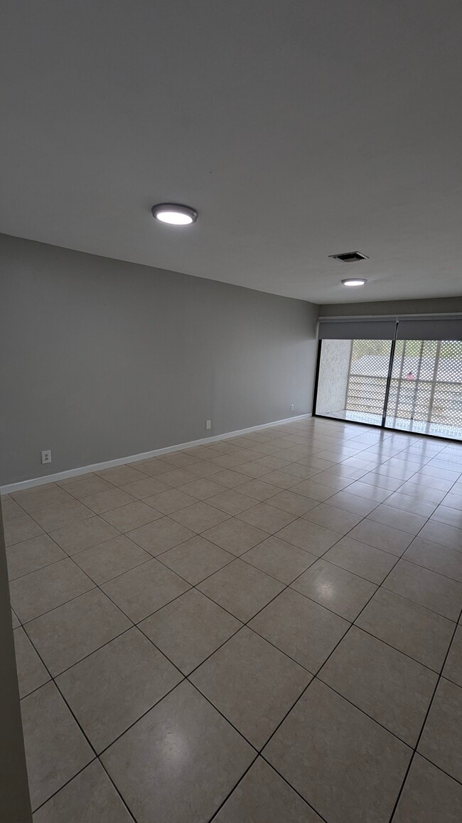 Living/Dining - 3777 NW 78th Ave