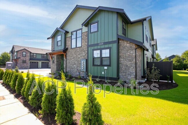 Building Photo - 2205 DeJong Dr