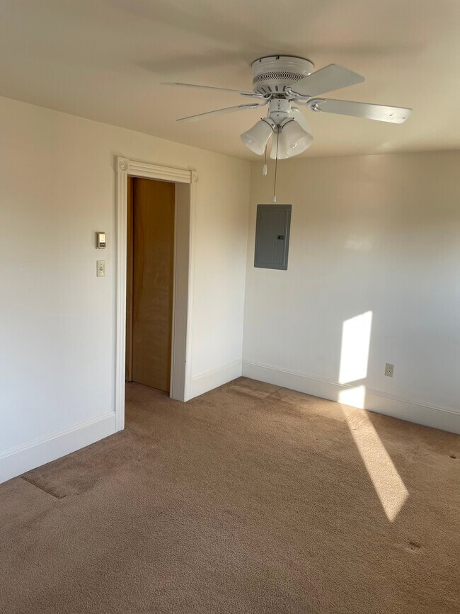 159 N Delmorr Ave Unit 2nd Floor, Morrisville, PA 19067 Apartments in