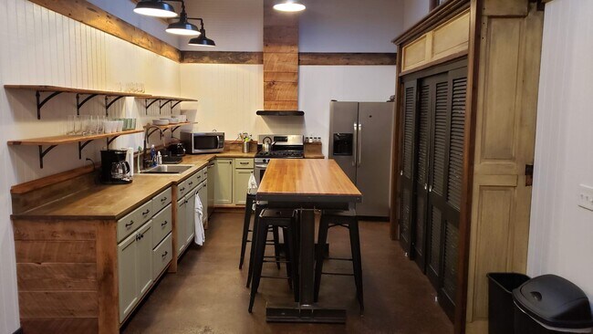 Foto del edificio - Stunning Modern 4-Bed/4-Bath Apartment- Pi...