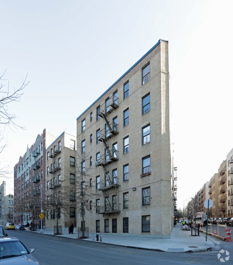 Building Photo - 21 W Mosholu N
