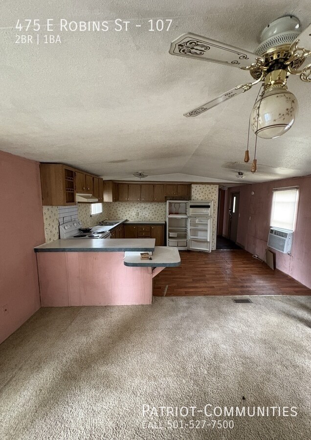 Building Photo - 475 E Robins St