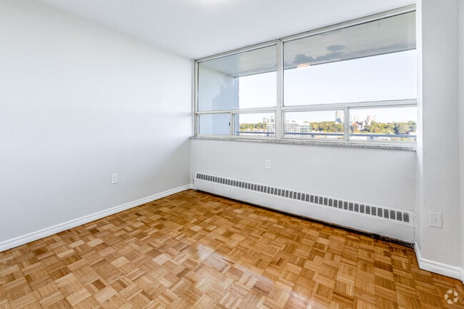 1BR, 1BA - 529SF - Bedroom - 100 Spadina Road