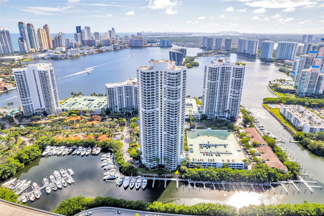 Building Photo - 3500 Mystic Pointe Dr