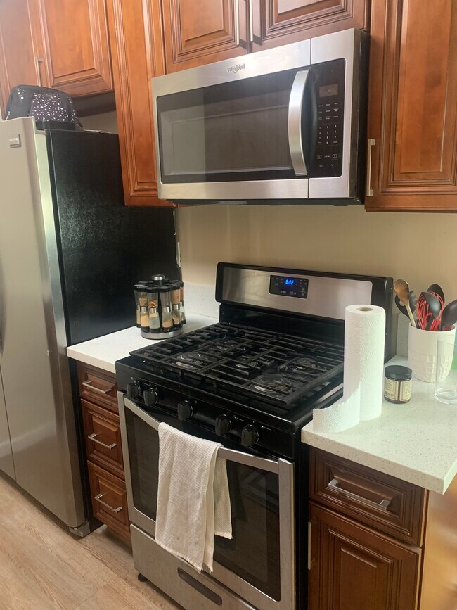 Foto del edificio - 3232 Estara Ave