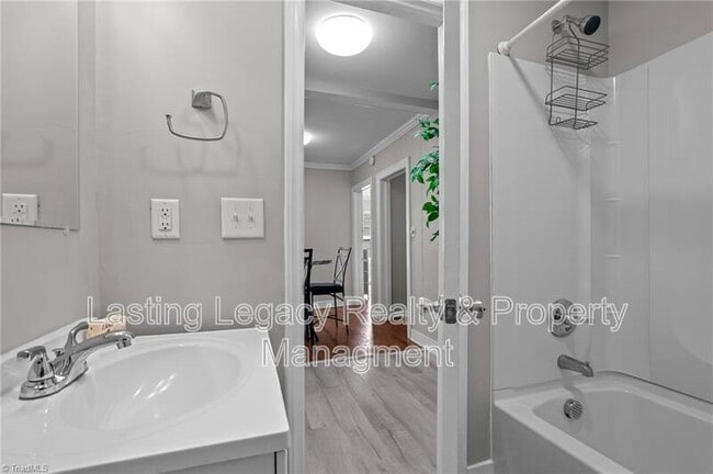 Photo - 156 Rosedale Cir House