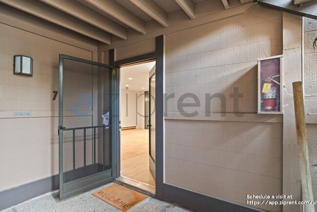 Building Photo - 2000 Rock St