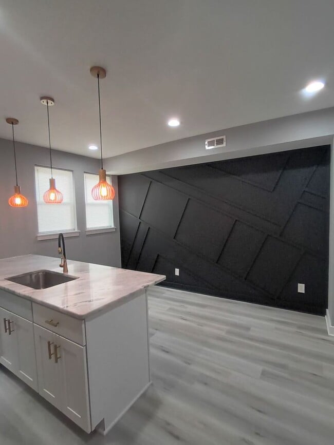 Building Photo - Newly Renovated 3BD/1BA Hunting Park - Available Now!!!