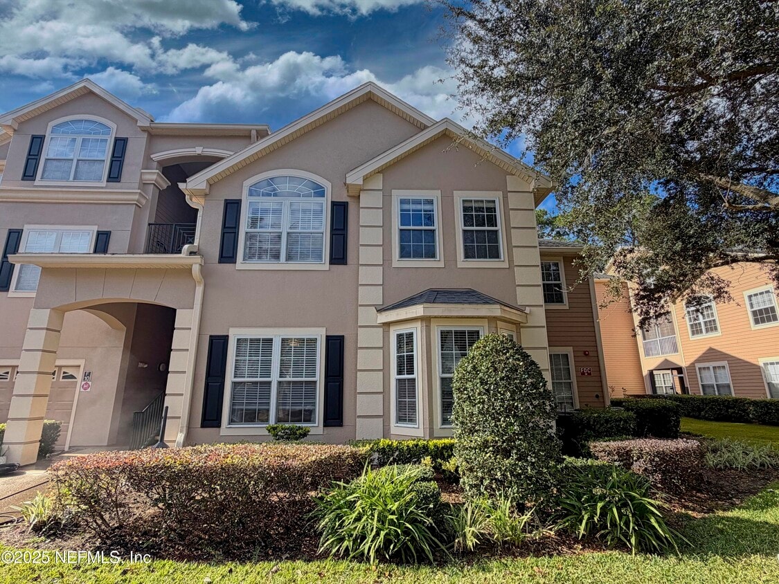 Foto principal - 13810 Sutton Park Dr N