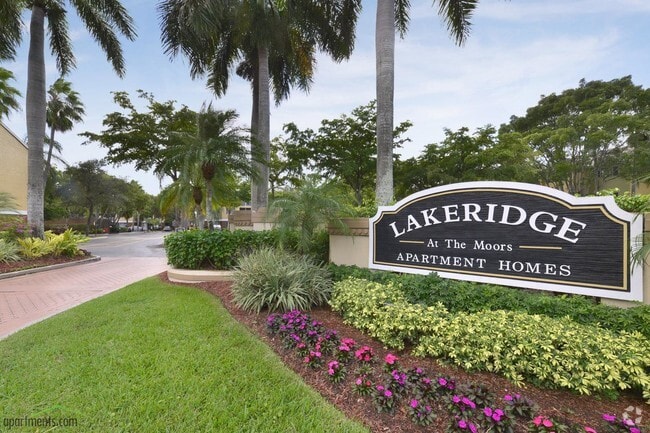 Entrada - Lakeridge at the Moors