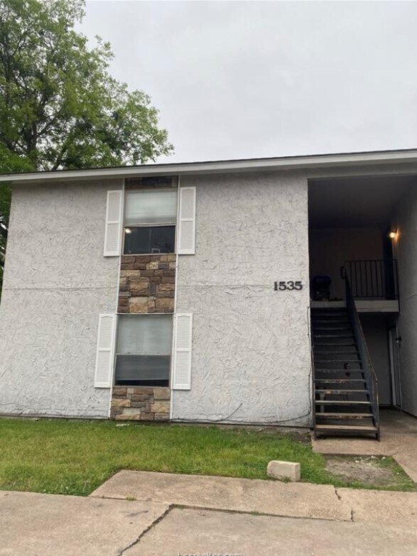 Primary Photo - 1535 Pine Ridge Dr