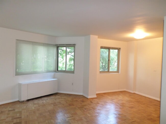 Foto del edificio - 4600 Connecticut Ave NW