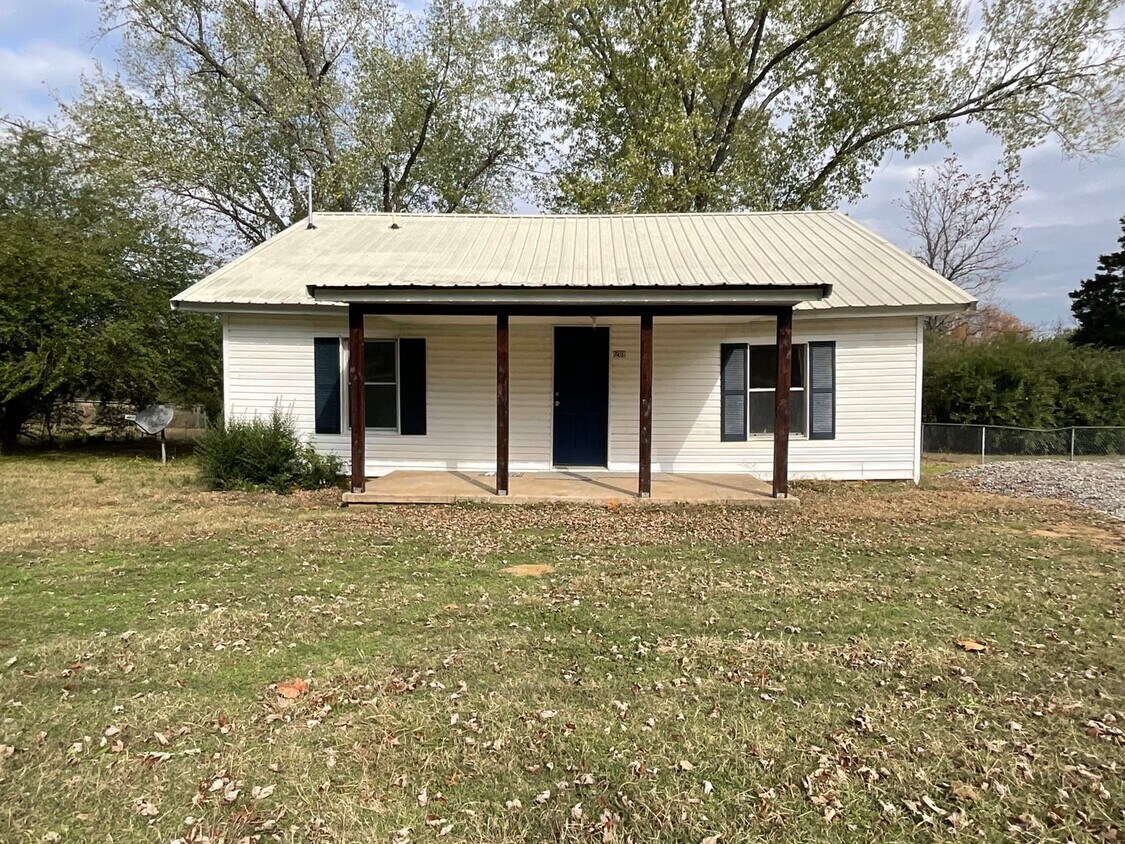 Primary Photo - 1208 Helberg Ln
