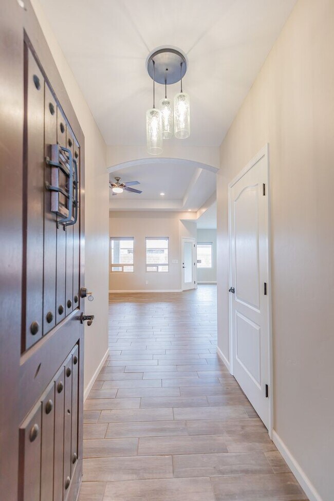 Foto del edificio - Modern 4 Bed 3 Bath - Pets Allowed!