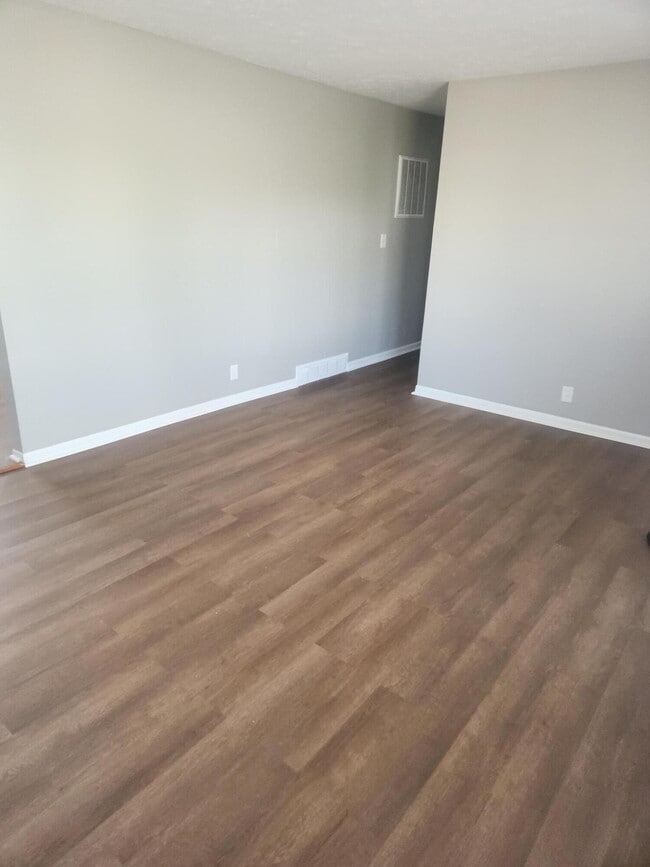 Building Photo - 3832 Walhampton Dr