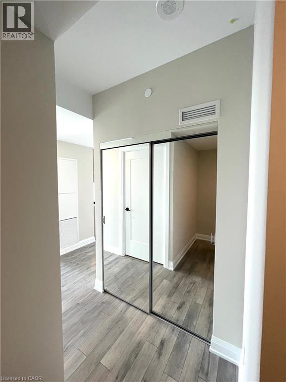 Building Photo - 15 Skyridge Dr