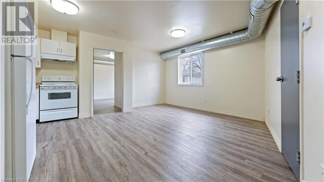 Building Photo - 163 Market St