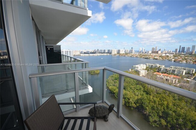 Foto del edificio - 16385 Biscayne Blvd