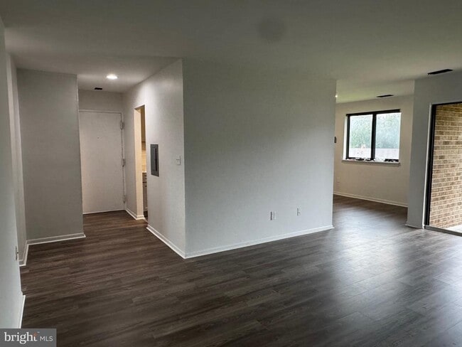 Building Photo - 6011 Majors Ln