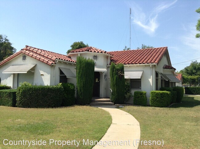 Foto del edificio - 3 br, 1.5 bath House - 4745 E. Tulare Avenue