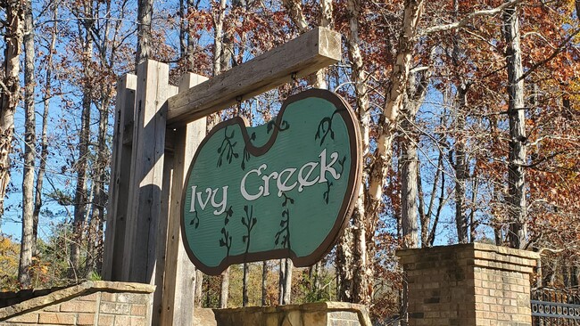 Building Photo - 131 Ivy Creek Dr