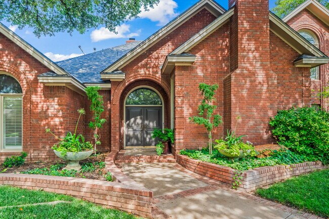 Foto del edificio - Luxury 5 Bed, 4.5 Bath, with Pool in Lakeridge!!!
