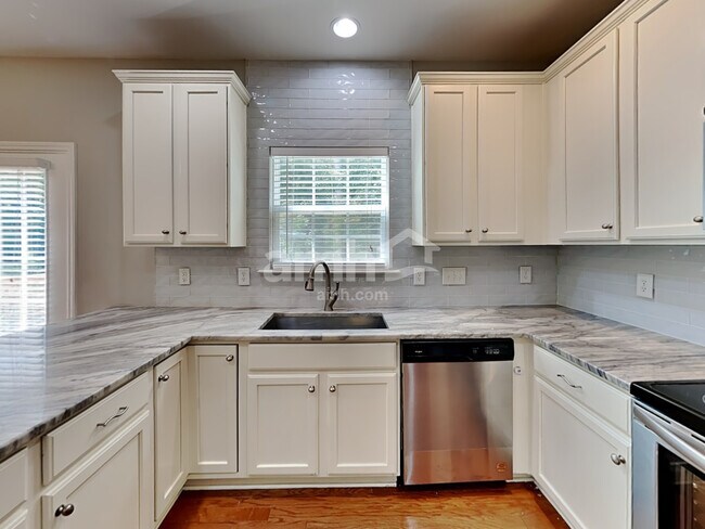 Foto del edificio - 1525 Essexwood Dr