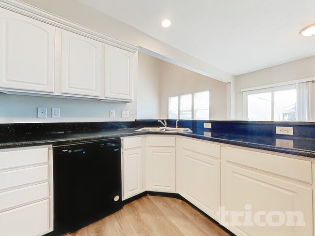 Building Photo - 2318 Shadow Bend Dr