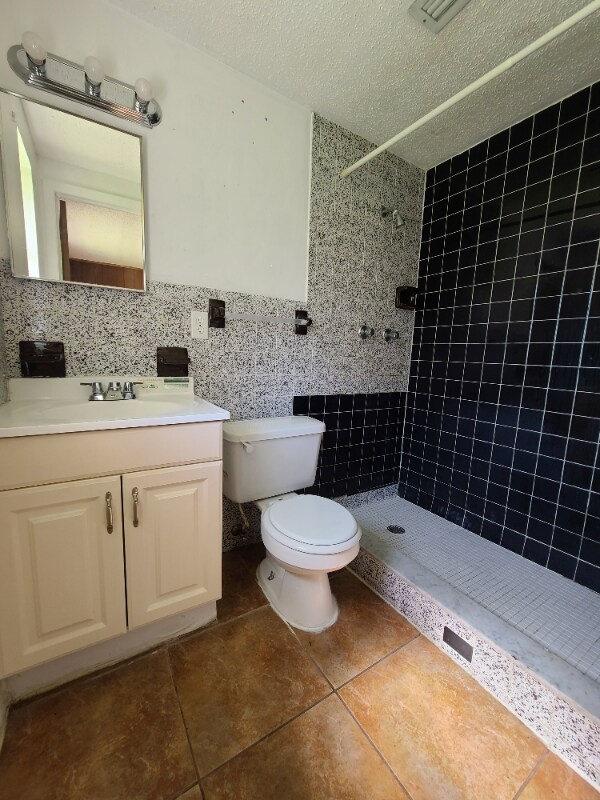 Building Photo - 3919 3rd Ave Dr E