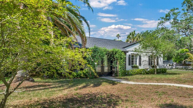 Foto del edificio - 4 Bed/2 Bath Gorgeous Home Near Downtown D...