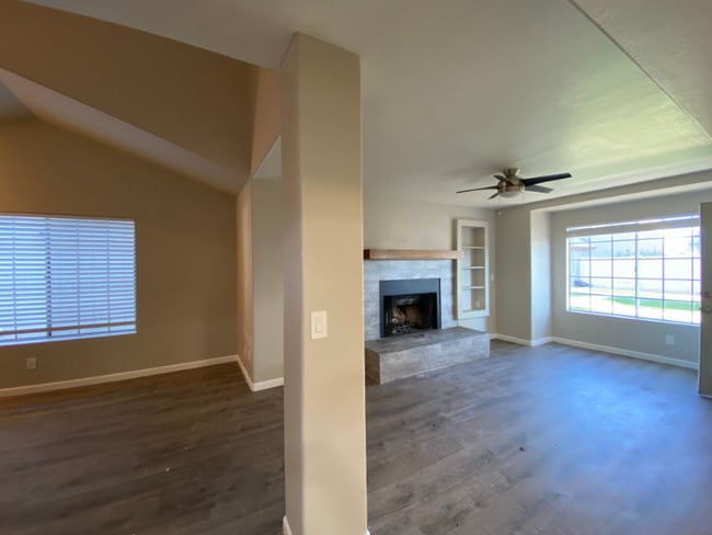 Building Photo - 2333 W Garden Dr