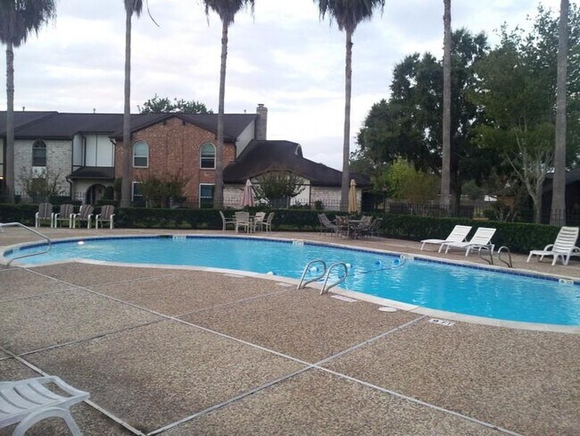 Foto del edificio - 11674 S Kirkwood Rd
