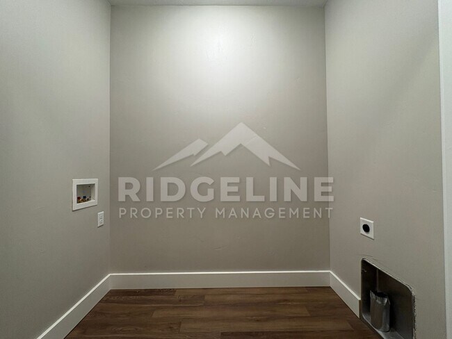 Foto del edificio - 664 S Saturn Ave