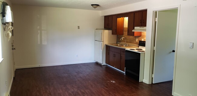 Building Photo - East Apartments