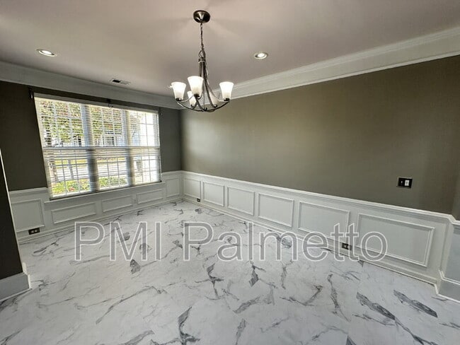 Building Photo - 303 Buckthorne Dr