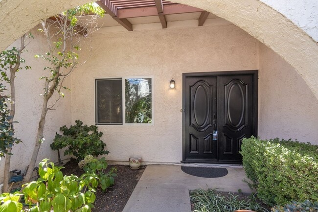 Foto del edificio - Spacious 3-Bedroom Home with Pool, Jacuzzi...
