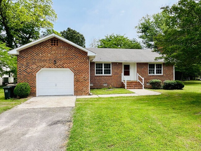 Foto del edificio - 3bdr 2bth home in the heart of Poquoson