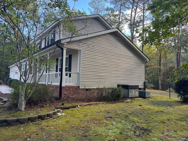Building Photo - 3BR/2.5BA Home on 1 Acre in Spring Lake