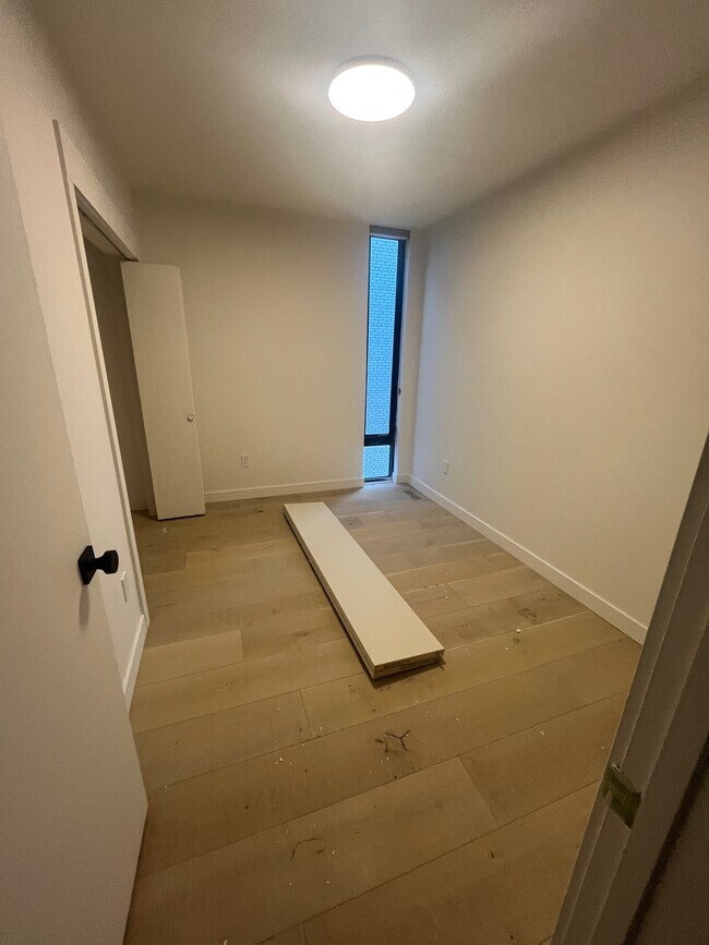 Building Photo - 238-238 Wellington Crescent