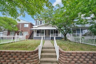Building Photo - 342 E Morrill Ave